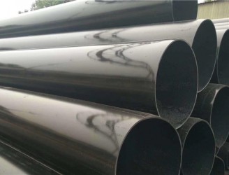 聚乙烯外護管是以高密度聚乙烯（HDPE）為原料，采用先進的設備和工藝進行生產，產品質量嚴格執行GB/T29047-2012標準。具有機械強度高、耐沖擊、耐環境應力開裂、耐腐蝕、耐低溫、易焊接、易施工、